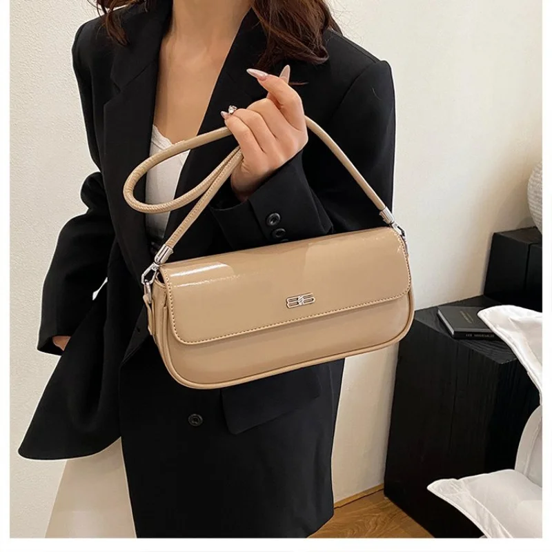 

Luxury Women Work Bag With Multiple Interior Pockets For Organization In Sleek Professional Leather Design