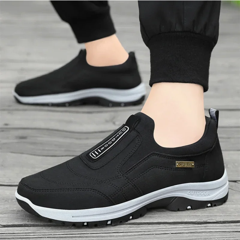 Buty outdoorowe Mężczyźni Trampki Sping Slip On Casual Men Shoes Oddychające zamszowe buty antypoślizgowe Buty do chodzenia Gorąca sprzedaż Obuwie