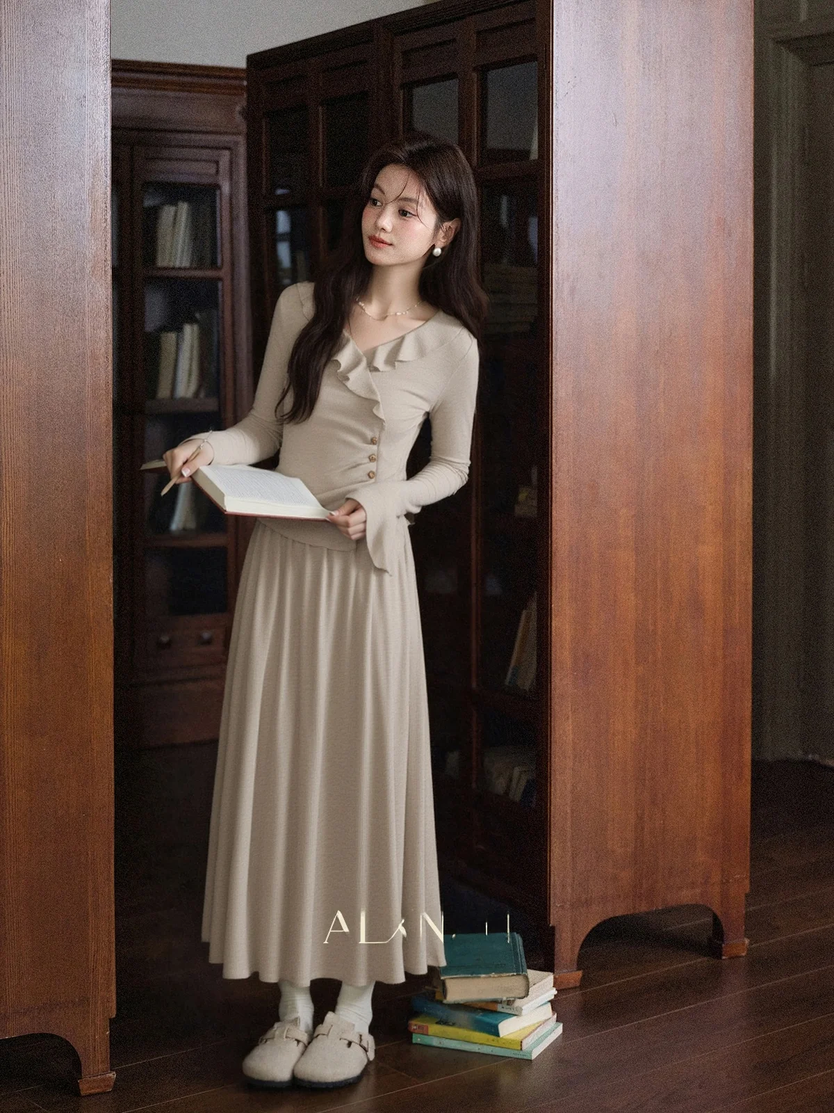 

Simple Design Long Sve Oaeal Colored Knitted Sweater And f Skirt Set for Women High Waist Pure Color Autumn Faion