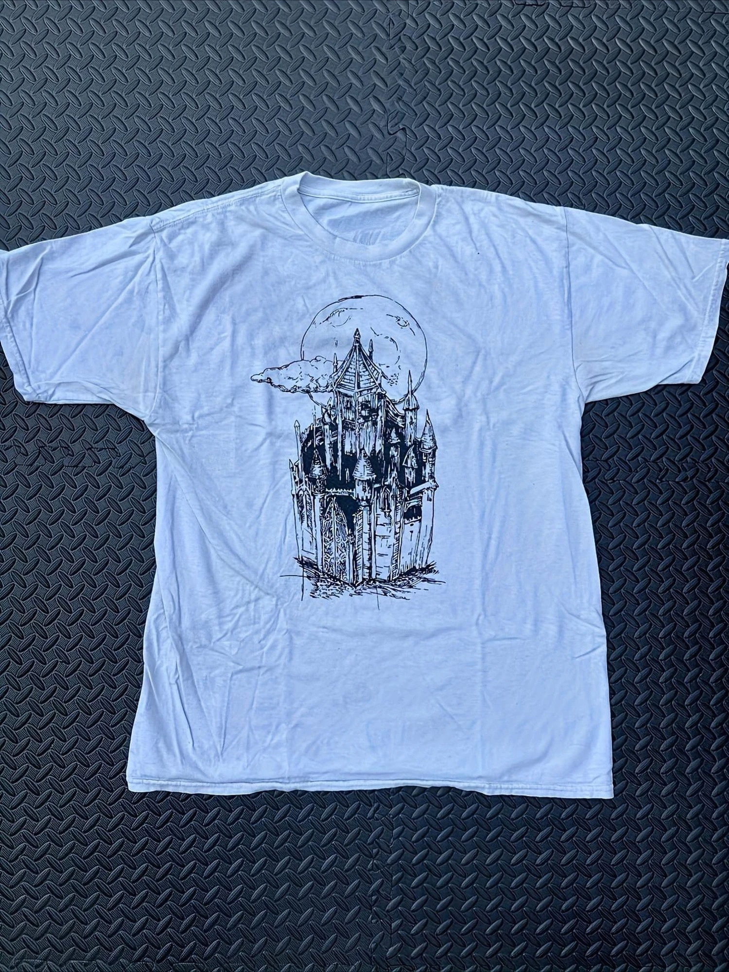 Lil P Eep Lil Tracy Castles Weißes T-Shirt im Gothic-Rap-Stil mit ikonischem Schloss-Logo, lässige Rundhals-Version, geeignet für alle Jahreszeiten – Detail 3