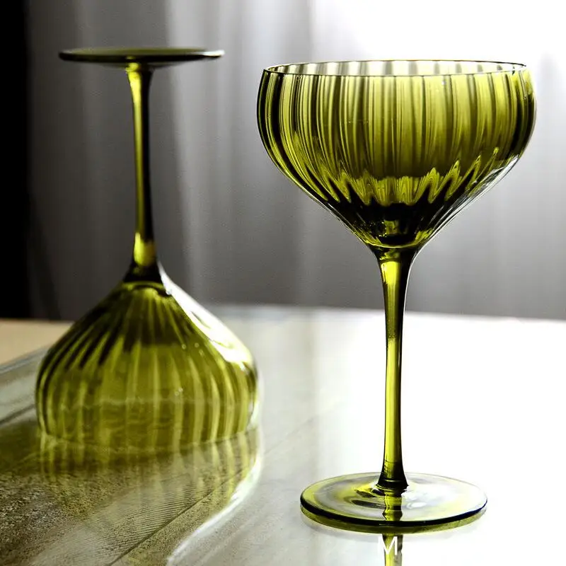 Französischer Cocktail-Glasbecher mit floraler Tulpe, vertikal gestreifter Glasbecher, Martini-Glas, mittelalterliche Tasse, Persönlichkeit
