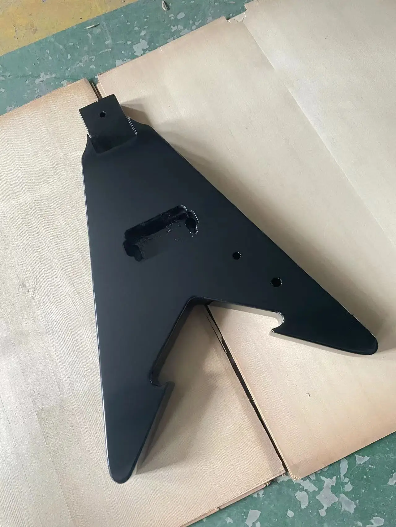 DIY Electric Guitar Body Black Triangle Unfinished Guitar Barrel Bubble Tongmu ST Bass Guitar Accessories