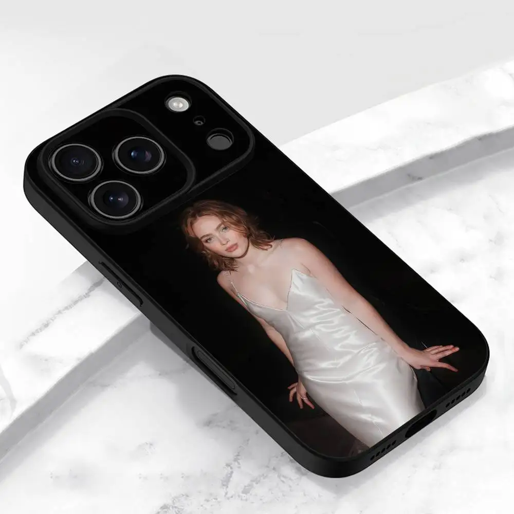 เคสโทรศัพท์ลาย S-Sadie Sink สำหรับ iPhone 17,16,15,14,13,12,11,Pro,Max,Plus,E,Air,Mini ป้องกันรอยขีดข่วน สีดำ