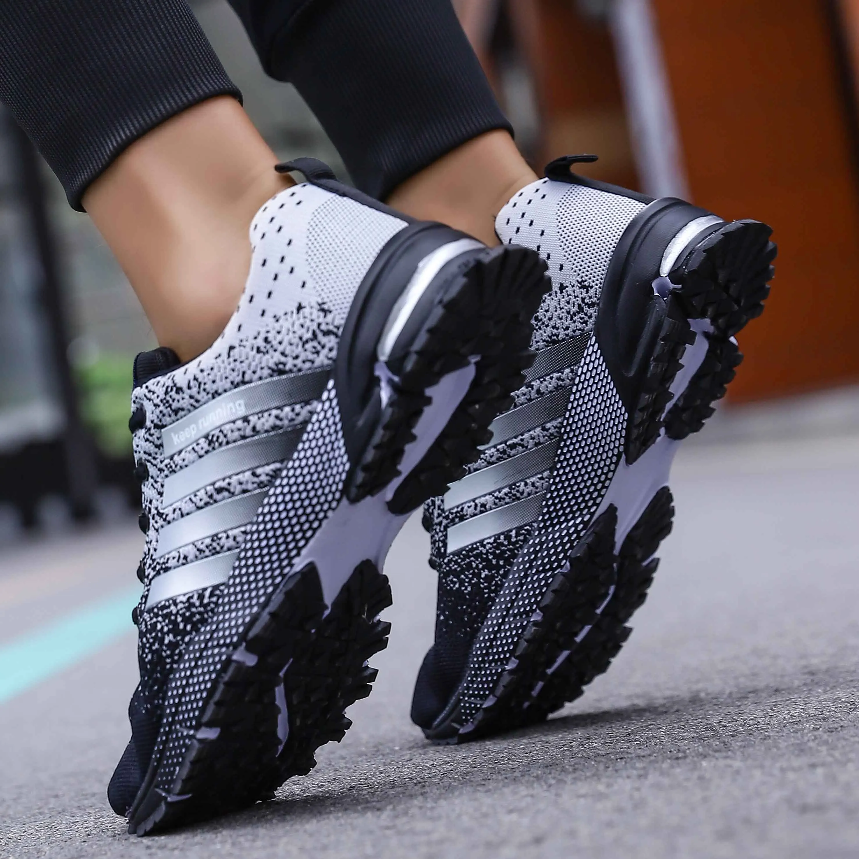 Womens Running Shoes Lightweight Breathable Massage Male Sneakers Outdoor Jogging Walking Athletic Training Footwears For Man