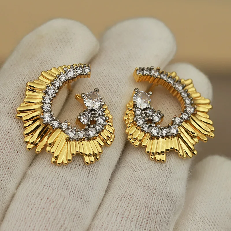New Sight Design Crystal Irregular Heart Stud Earrings for Women Fashion Brand Jewelry Unique Zirconia Hollow Earrings