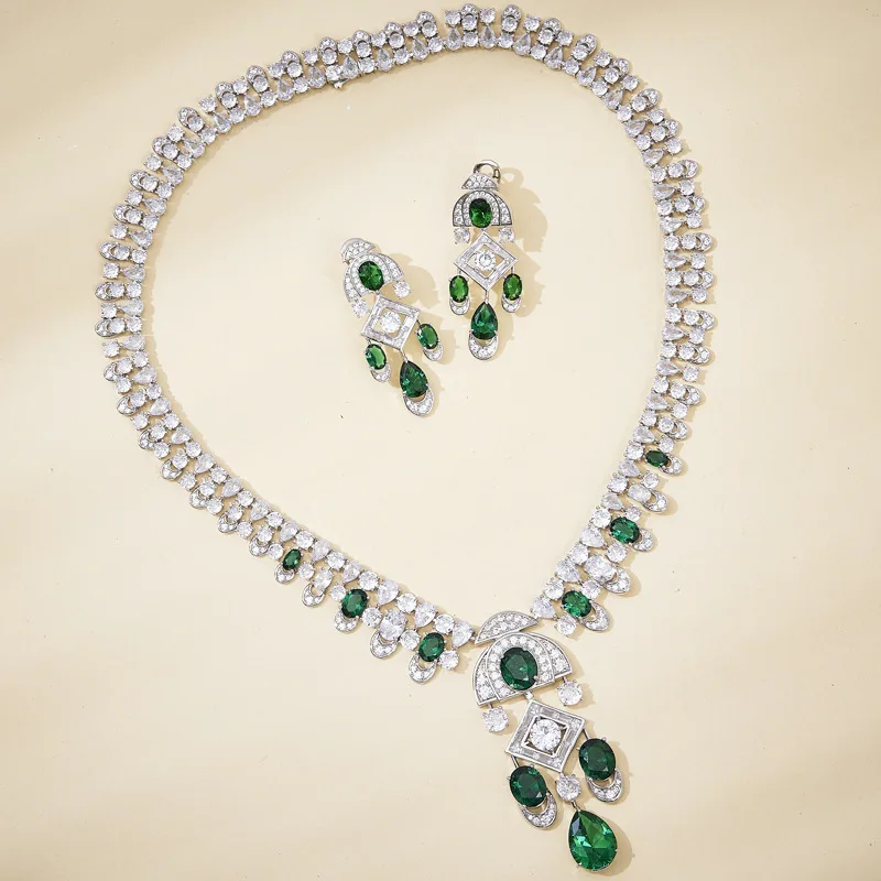

Designer Collection High-end Jewelry Sets Women Lady Inlay Green Cubic Zircon Tassels Pendant Dinner Party Necklace Earrings
