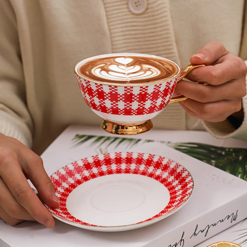 

French Vintage Red Blue Bone Porcelain Gold Plated Coffee Cup and Dish Creative Cute Tea Cup and Dish Kitchen Tableware Mug Gift