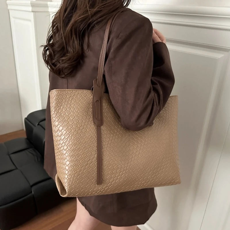 Gewebte Textur-Tragetasche, große Kapazität, weiche Lederhandtasche, elegante Alltagstasche, Pendler-Tasche, geeignet für die Arbeit – Detail 21