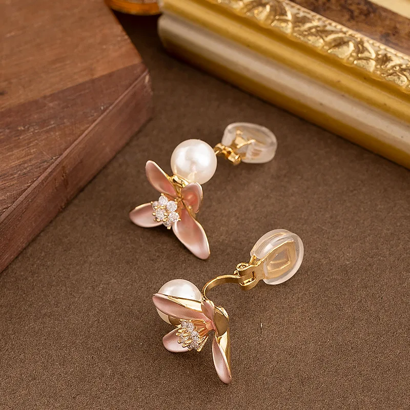 

Sweet temperament dopamine pink enamel dripping diamond pearl flower ear clip female commuter high-end earrings