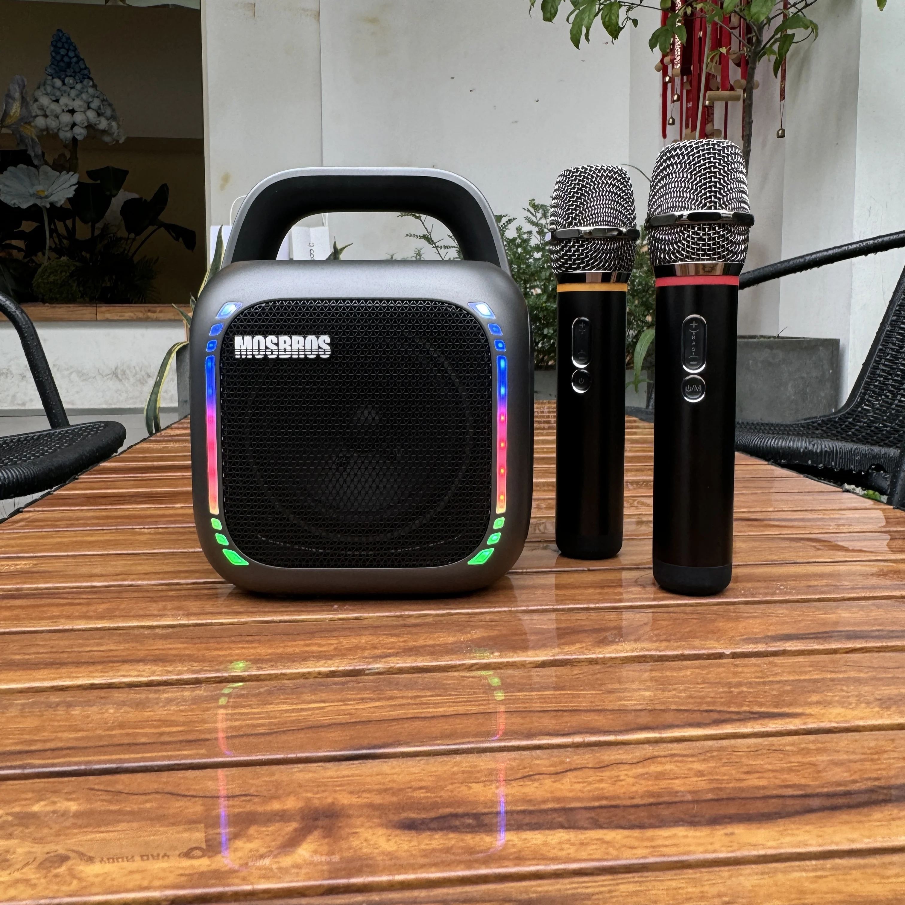 Przenośny głośnik karaoke Bluetooth Karabox, bezprzewodowy głośnik do użytku domowego i na zewnątrz, z dwoma bezprzewodowymi mikrofonami, BT 5.3