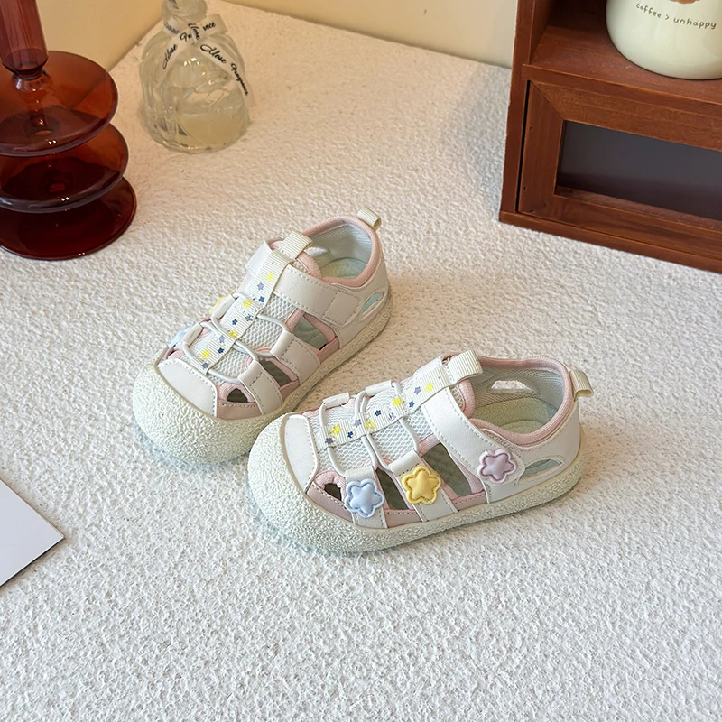 Zapatillas de deporte con recortes de verano para niñas, bonitos adornos de estrellas y nubes, zapatos de malla transpirable, suela suave, calzado informal antideslizante