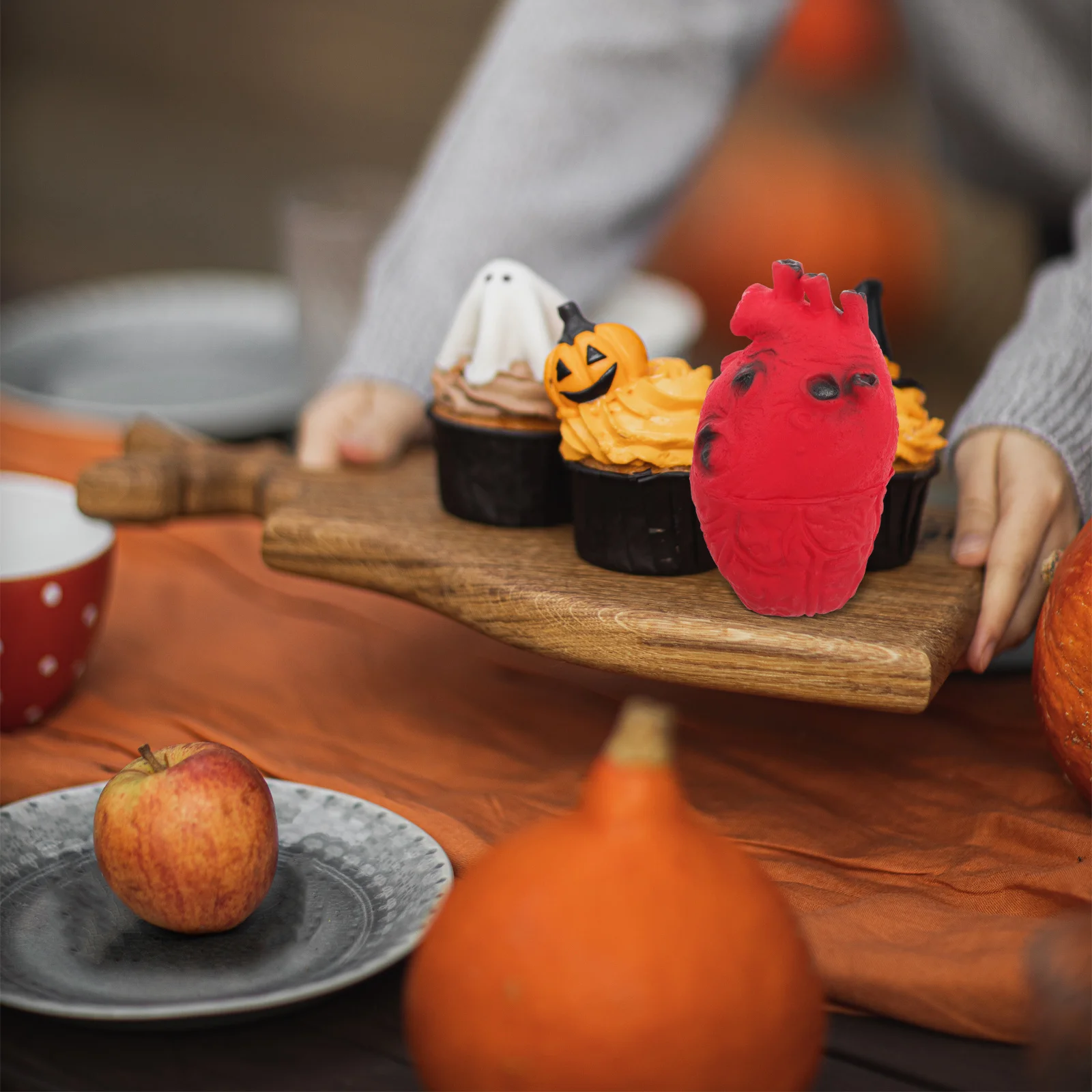 

Realistic Bloody Heart Prop Scary Halloween Decoration For Costume Party Haunted House Theater Easter Festival Horror