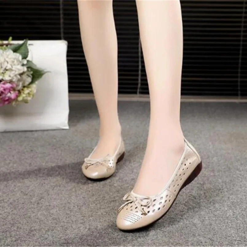 

Новинка 2025 года, верхняя обувь Hloe из мягкой воловьей кожи, женские сандалии, элегантные кожаные сандалии с бантом, модная обувь, мягкие удобные повседневные сандалии на плоской подошве