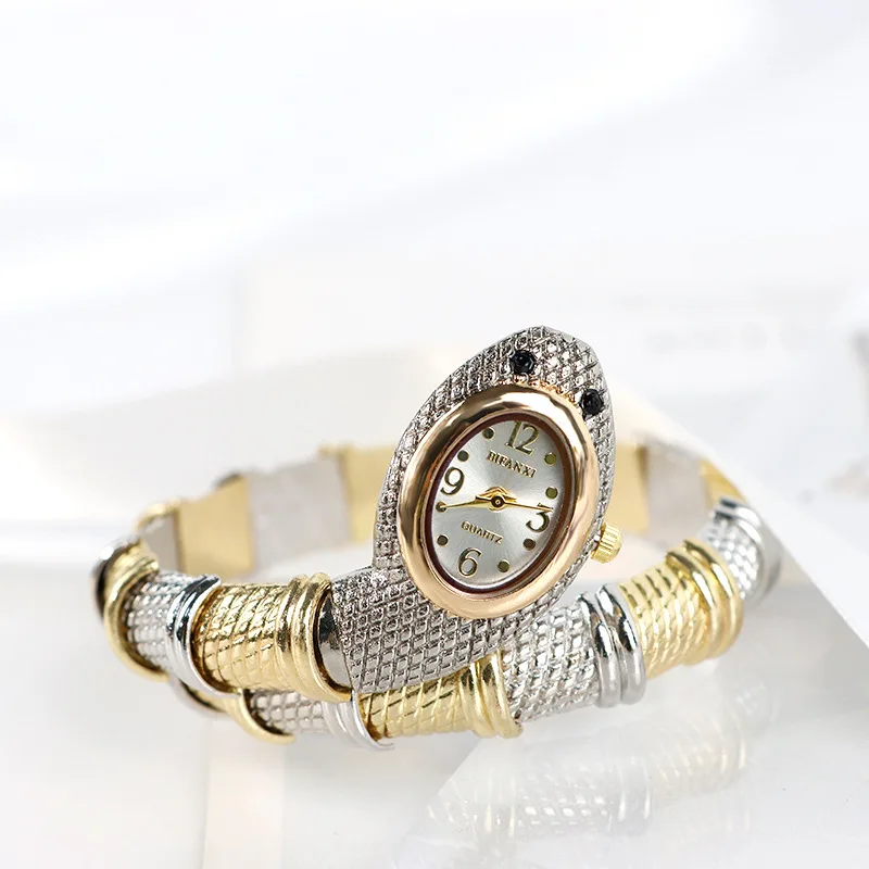 Classic Creative Design Snake Shape Watch Women Gold Bracelet Womens Watches Bling bling Diamonds Quartz Ladies AAA Wristwatch