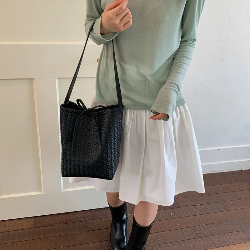 Koreanische Rattan-Geflecht-Unterarmtasche, Damen-Bucket-Tasche, Sommer-Strand-Reisetasche, Russische Trendige Einkaufskorb-Handtasche – Detail 14