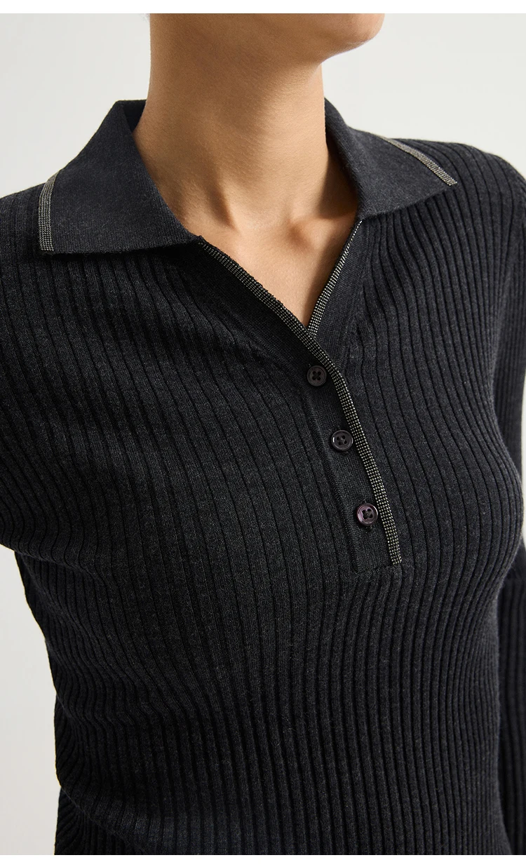 BL3621793 Damen-Pullover mit Polokragen, 100% Wolle, breiter Rippstrick, Muschelknöpfe, Kettenkragen-Verzierung, figurbetont, zweifarbig, für den frühen Herbst. – Detail 4