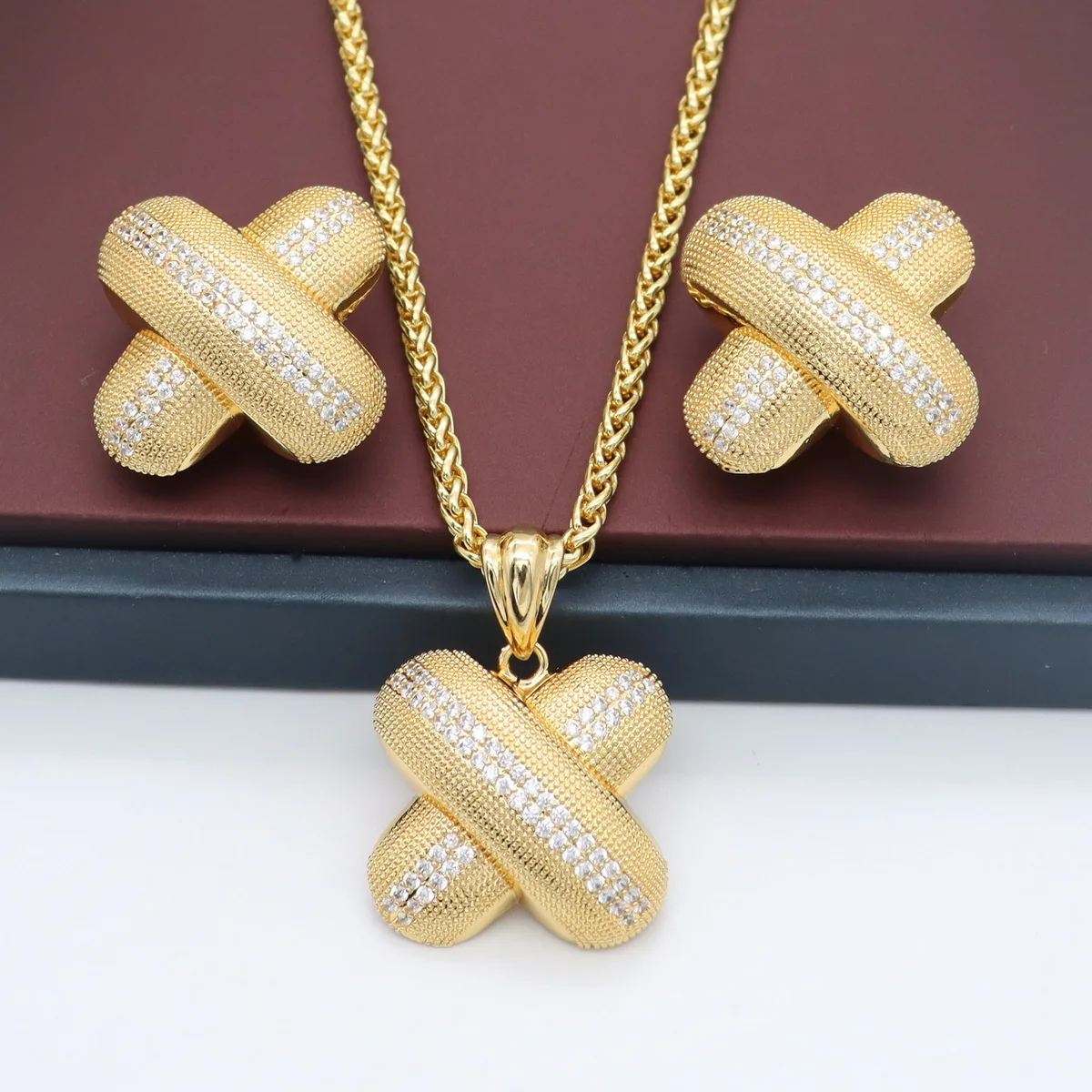 Copper Zircon Fashion Jewelry 18k Gold-plated X-shaped Pendant Necklace Earrings 3in1 Jewelry Sets Suitable for daily wear