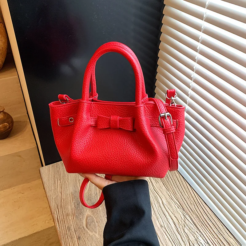 

Fashion and Casual Simple Hand-carried Bucket Bag Women's 2025 Summer New High-end Personality Trend Shoulder Messenger Bag