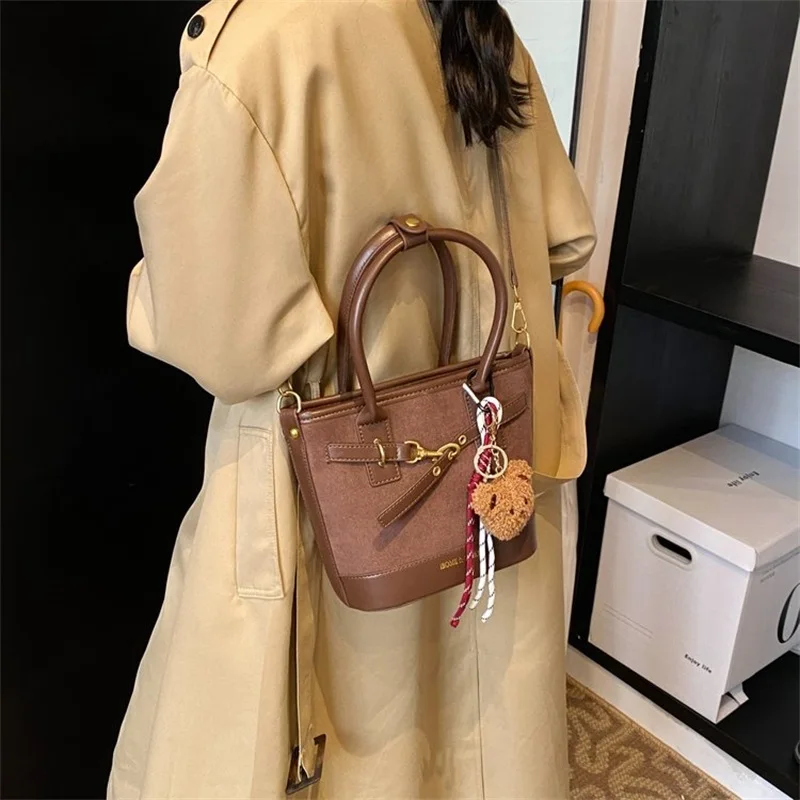 

2025 Trendy Women's Shoulder Bag PU Leather Crossbody Handbag Cute Purse Lightweight Stylish Top-Handle Tote Bag for Daily Use