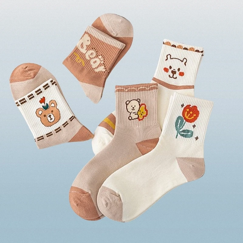 2024 neue Paar Socken für Mädchen Cartoon niedlichen süßen braunen Mittel rohr Socken Persönlichkeit Mode All-Match College-Stil Socken