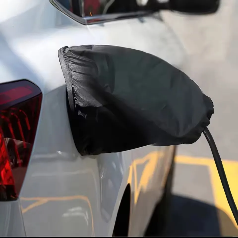 Magnetische, wasserdichte und staubdichte Abdeckung für den Ladeanschluss des Elektrofahrzeugs, Regenschutz für Autoladegeräte, geeignet für Roadtrips, Ausflüge, Reisen, Camping und Outdoor-Aktivitäten. – Detail 4