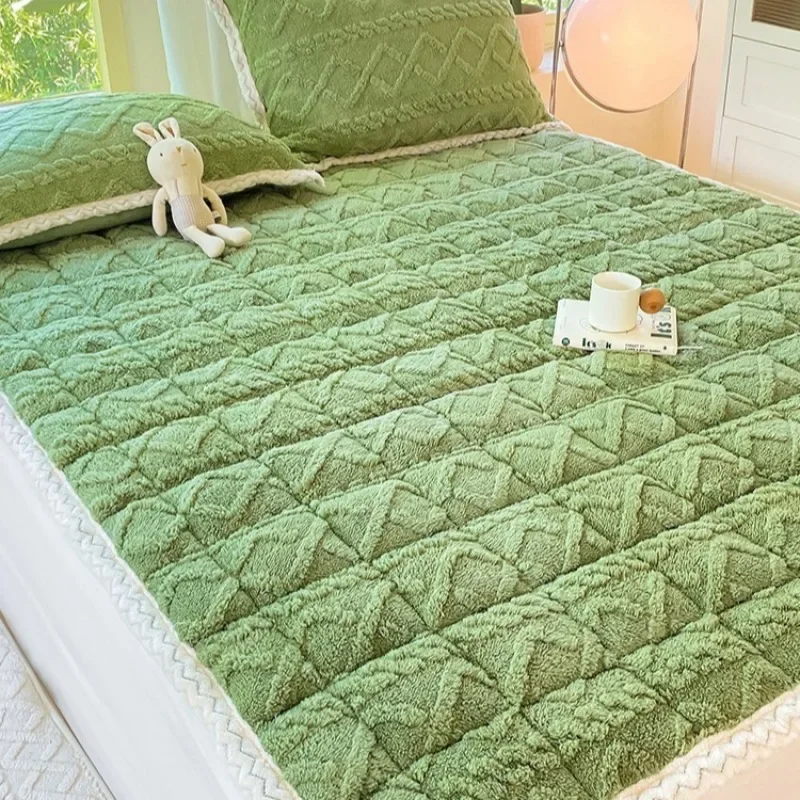 Flannel Mattress Toppers Home Dormitory Winter Warm Soft Thick Bedspread Bed Cover Queen Size Bed Sheets Thin Quilted Tatami Mat