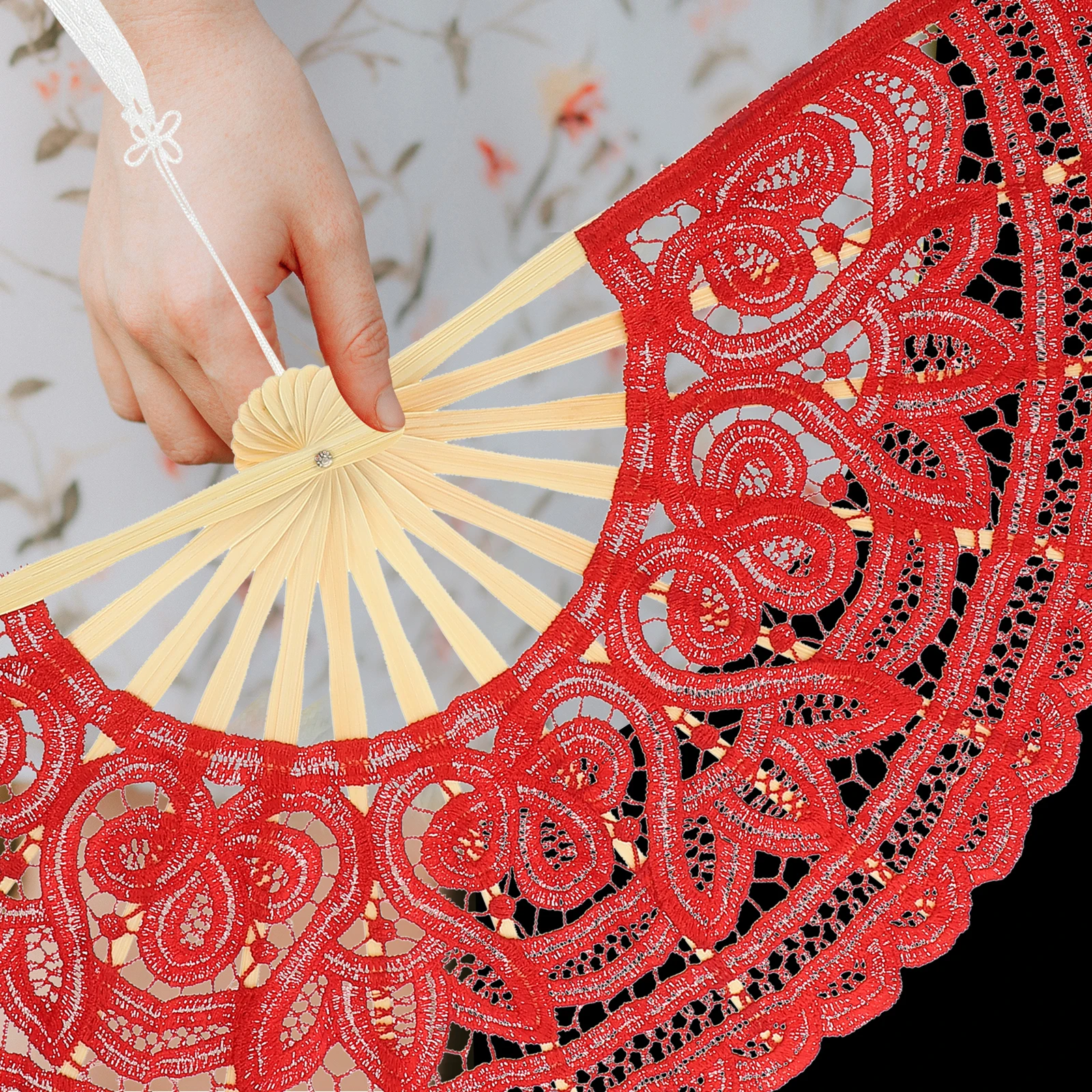 

1pcs Elegant Lace Folding Hand Vintage Bamboo Frame Portable For Wedding Party Decorations Foldable Lightweight Cotton Fan Stage