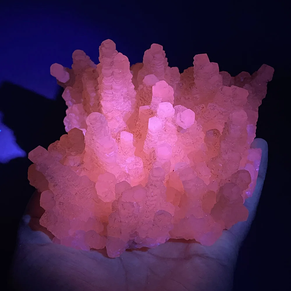 

100% natural tower-shaped calcite (with fluorescence) ore rough specimen crystal gem