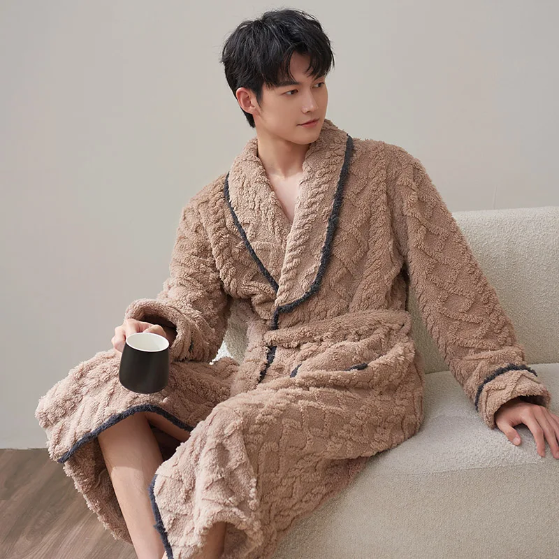New Arrival Winter Autumn Casual Plush Coral Velvet Male Nightwear Men Bathrobe Belt Elegant Bathroom Spa Thick Flannel Men Robe