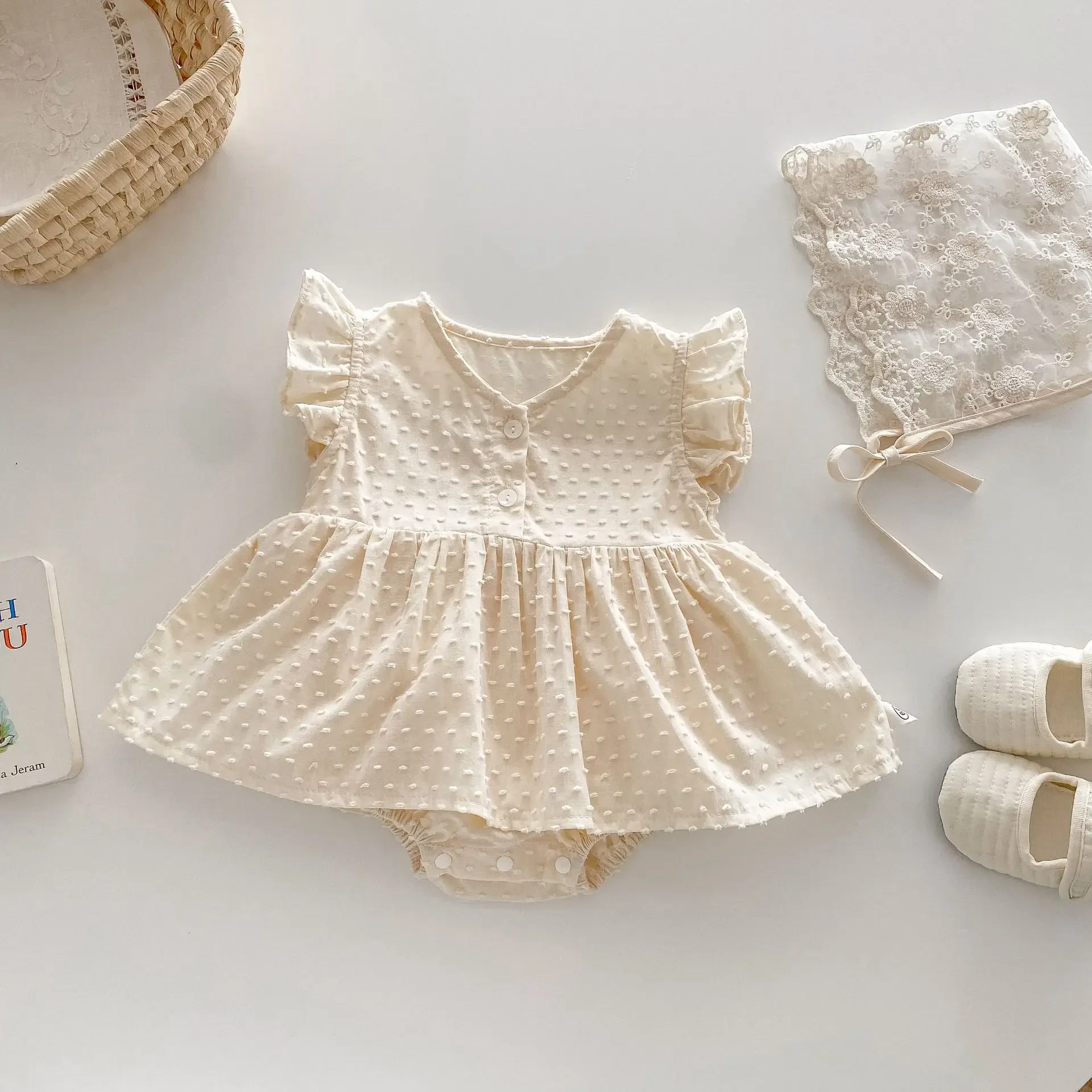 

Baby solid color bag fart skirt 2025 new summer baby super cute Korean version flying sleeve jumpsuit one year old