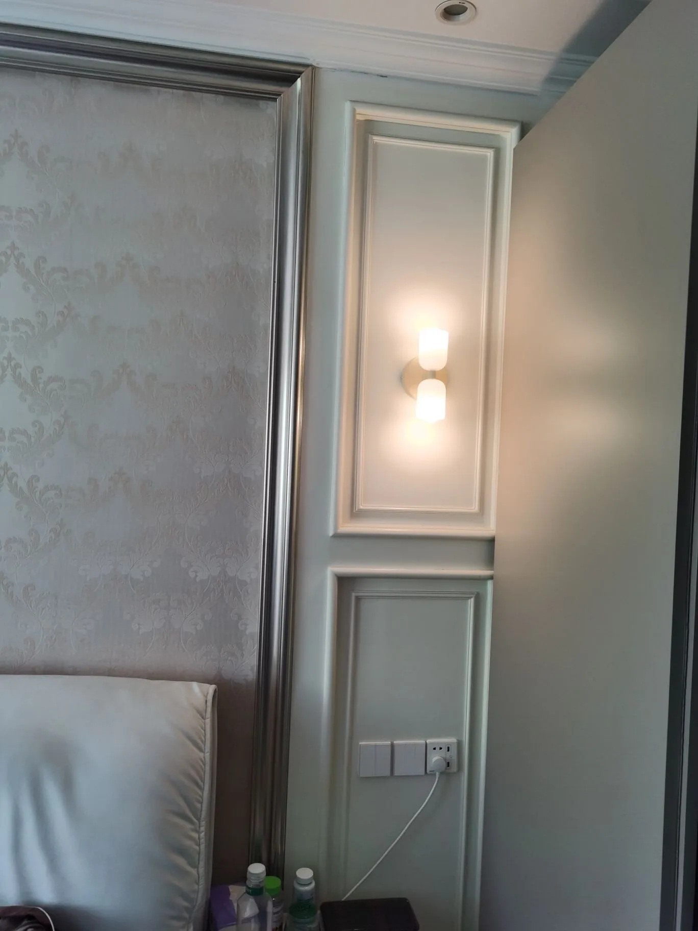 Simple Macron Nordic Minimalist Modern Wall Lamp with Glass Lampshade for Bedroom Bedside Dining Room Living Room Decor