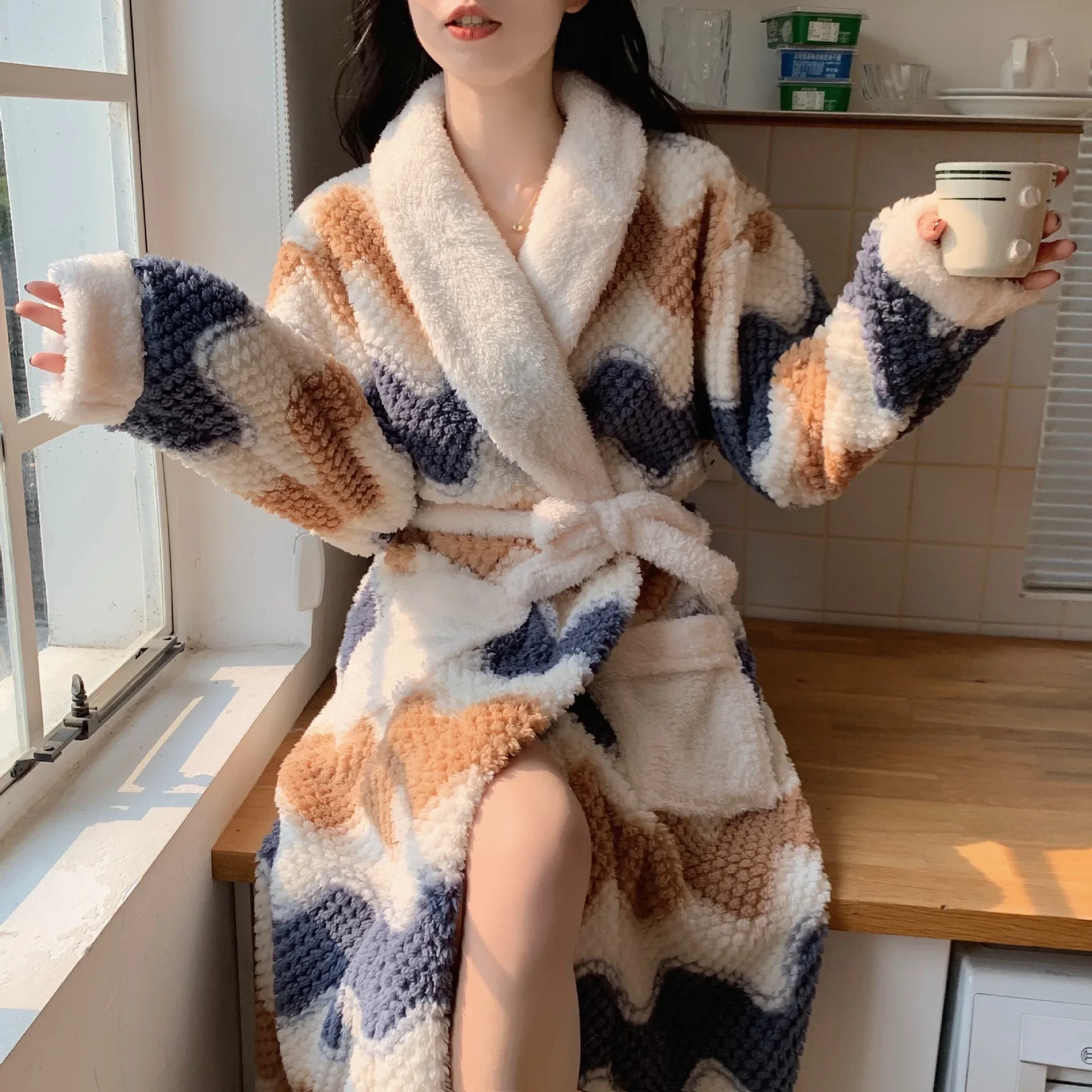 

Printed Robes Bathrobes Thickened Flannel Nightwear Women's Autumn Winter Warmth Korean Version Simple Long Sleeved Nightgown