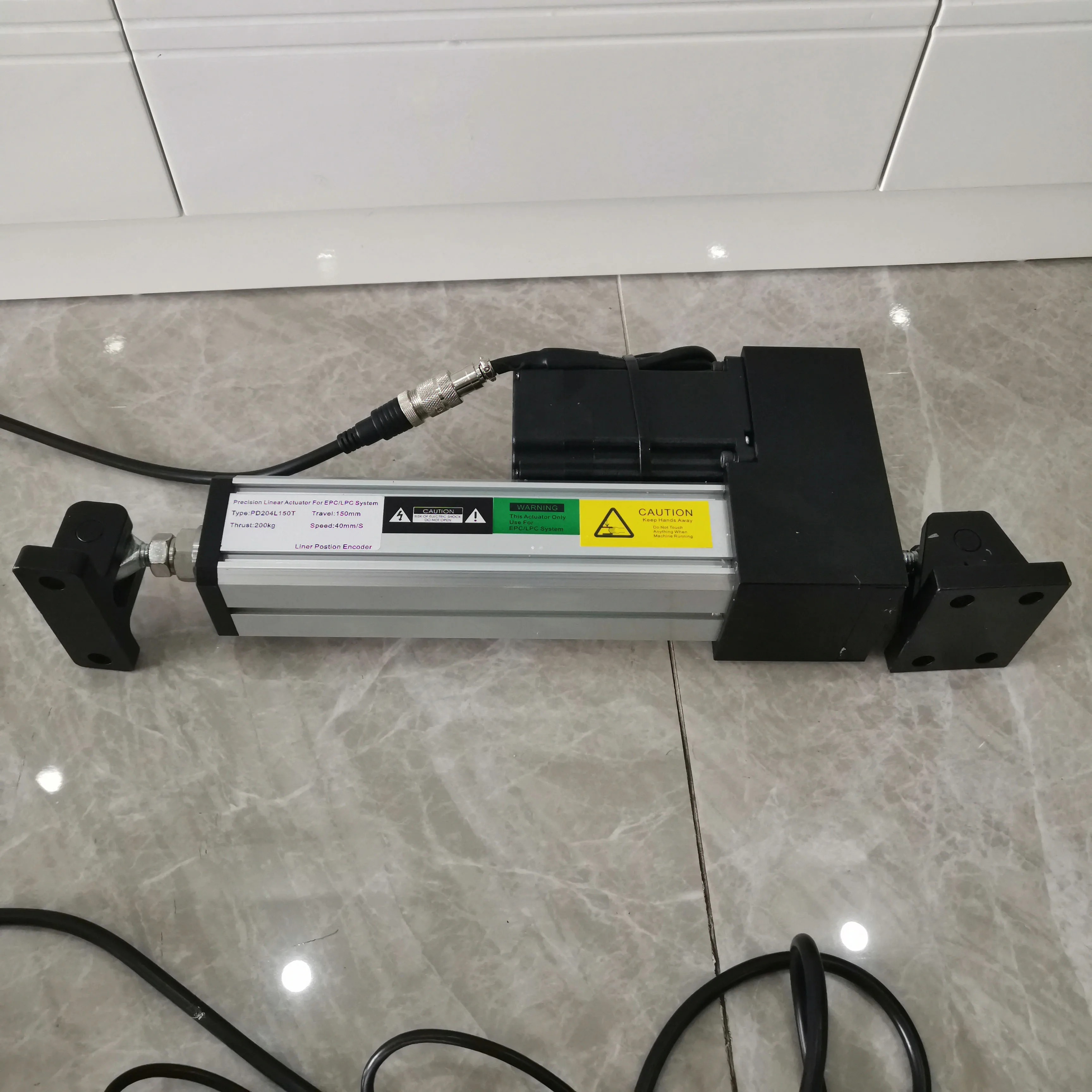 · Attuatore lineare di precisione per sistema EPC/LPC corsa: 150mm spinta: 200kg velocità: 40 mm/S