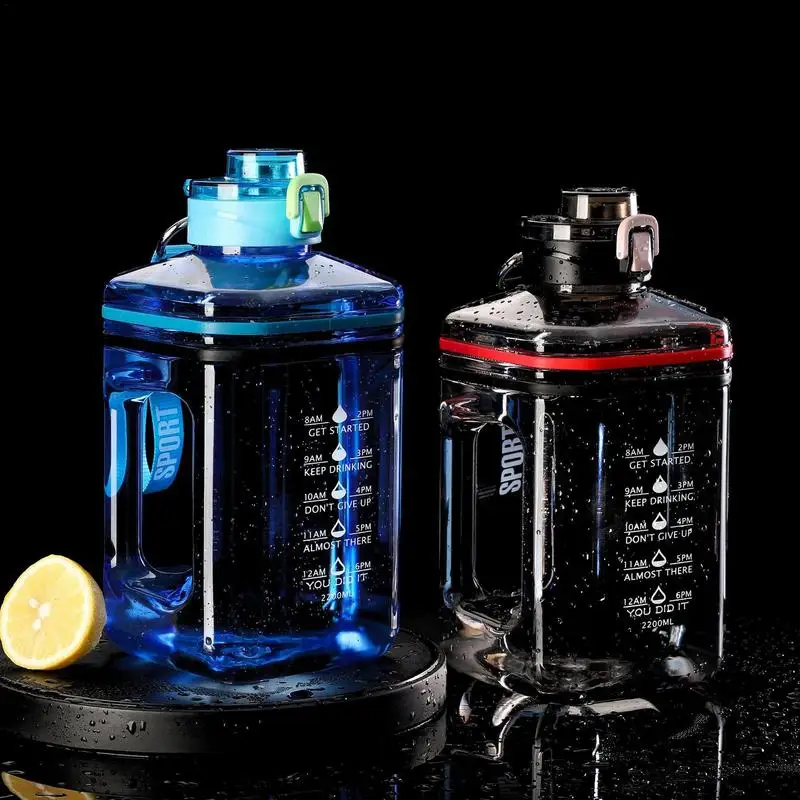 زجاجة مياه رياضية مربعة للرجال والنساء ، سعة كبيرة ، شرب مباشر ، رفع حبل ، كذاب ، عيار كبير ، 2.2 لتر