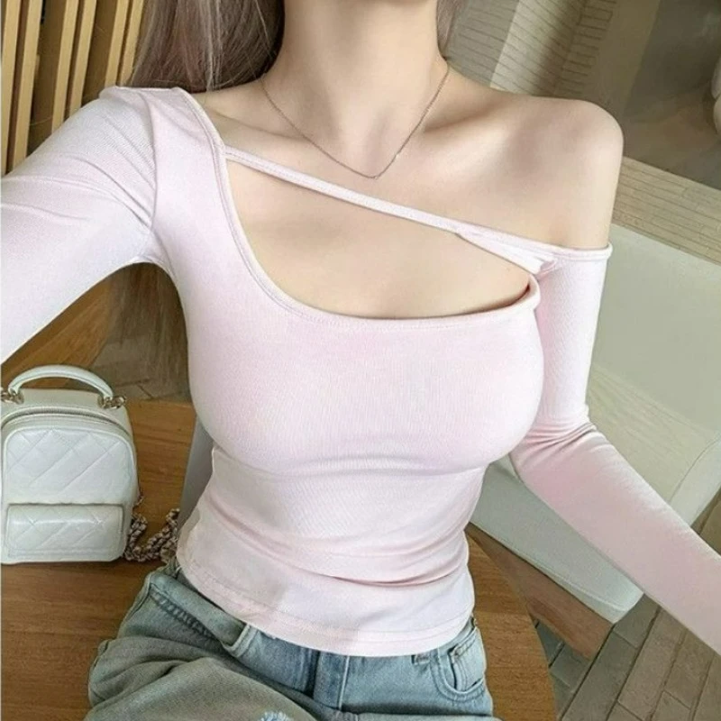 Damska bluzka na wiosnę 2026, wyszczuplająca, z odkrytymi ramionami, wbudowanymi wkładkami w biuście, w stylu spicy girl, z wycięciami, z długim rękawem.
