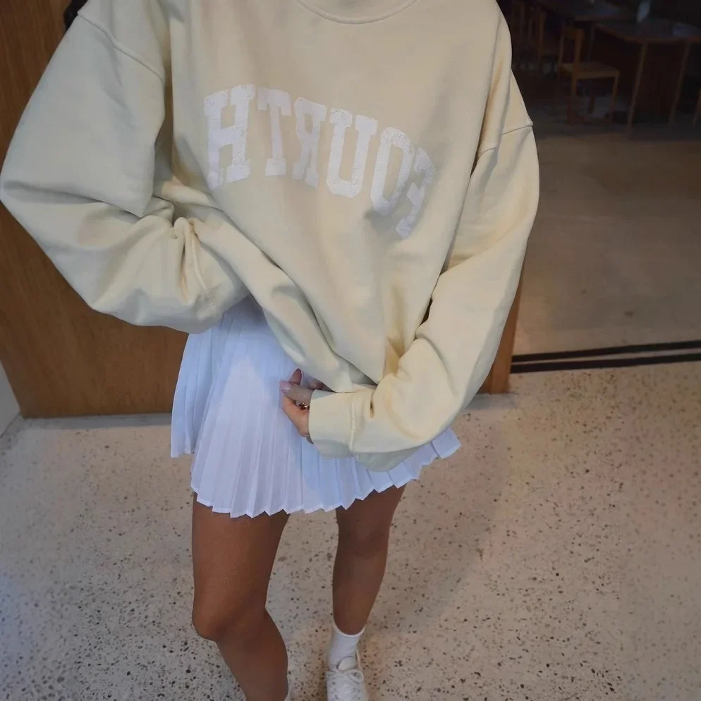 بلوزات نسائية غير رسمية بأكمام طويلة مع قلنسوة للخريف والشتاء بلوزات عصرية مطبوعة بحروف نسائية فضفاضة ملابس خروج كبيرة الحجم #1