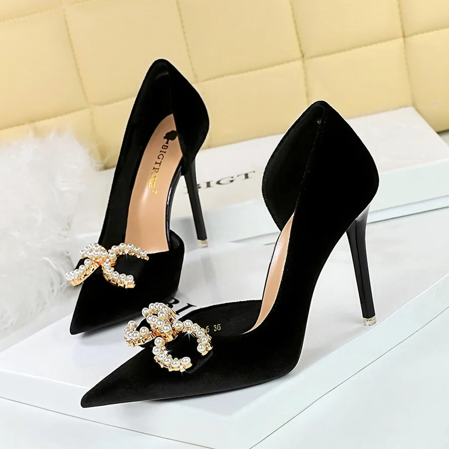 

Banquet High Heels Shallow Mouth Pointed Thickened Suede Side Hollow Pearl Water Diamond Buckle Bow Single Shoes Women Wedding