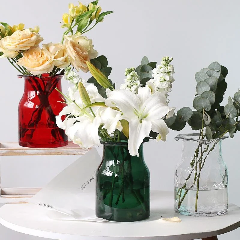 vase-en-verre-vert-retro-style-grand-mere-design-simple-et-esthetique-pour-arrangement-floral-sur-table-de-salon-ou-salle-a-manger-hydroponie