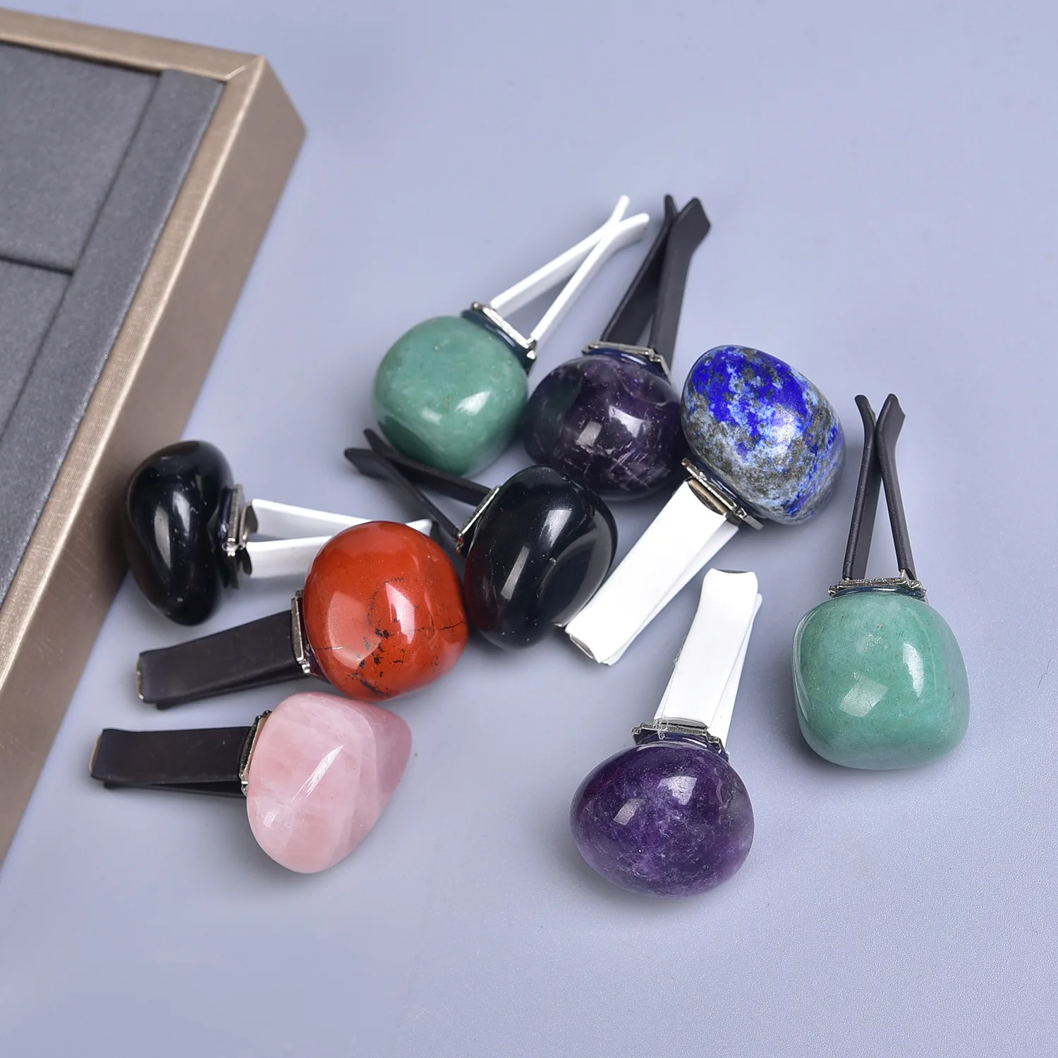 Natural Stone Car Vent Clip Irregular Raw Mineral Quartz Tumble Stone Car Interior Decoration Aromatherapy Perfume Clips Healing