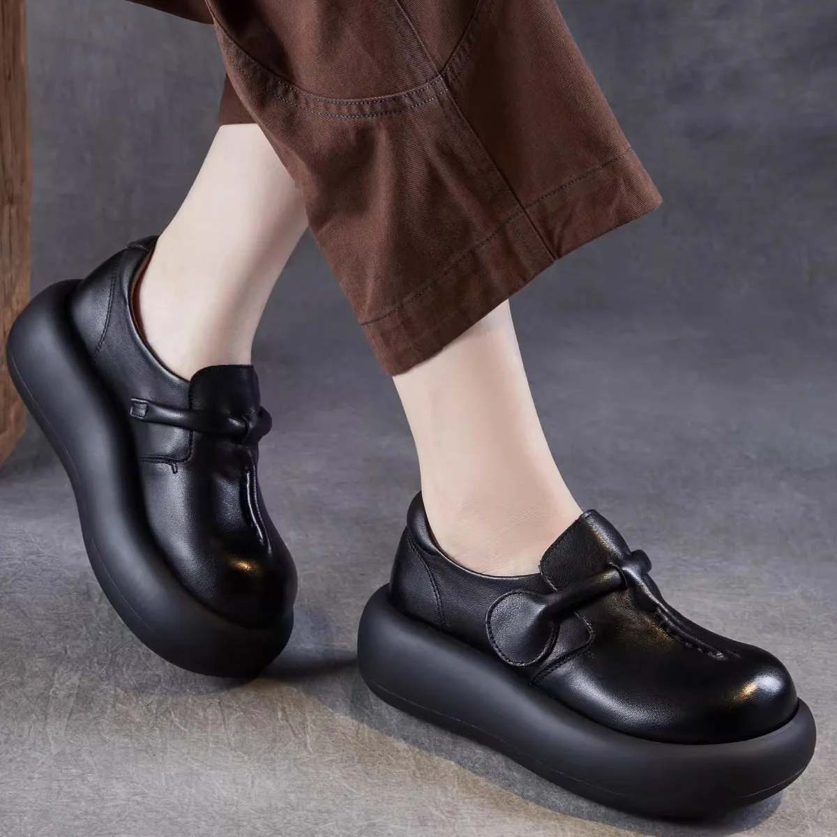 

Vintage Leather Slip-On Shoes Women's Thick Bottom Platform Casual Fashion Low Cut round Toe Comfortable Breathable Rubber Sole