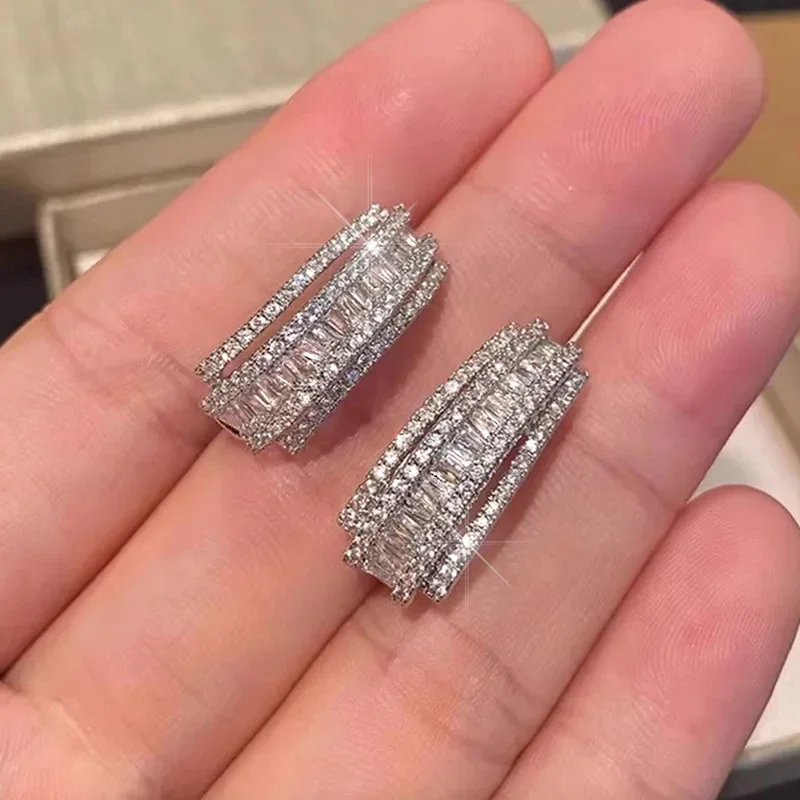 Huitan Ästhetische Creolen für Damen, exquisit, trendig, elegant, glänzend, kubischer Zirkon, Accessoires, modisch, vielseitiger Party-Schmuck