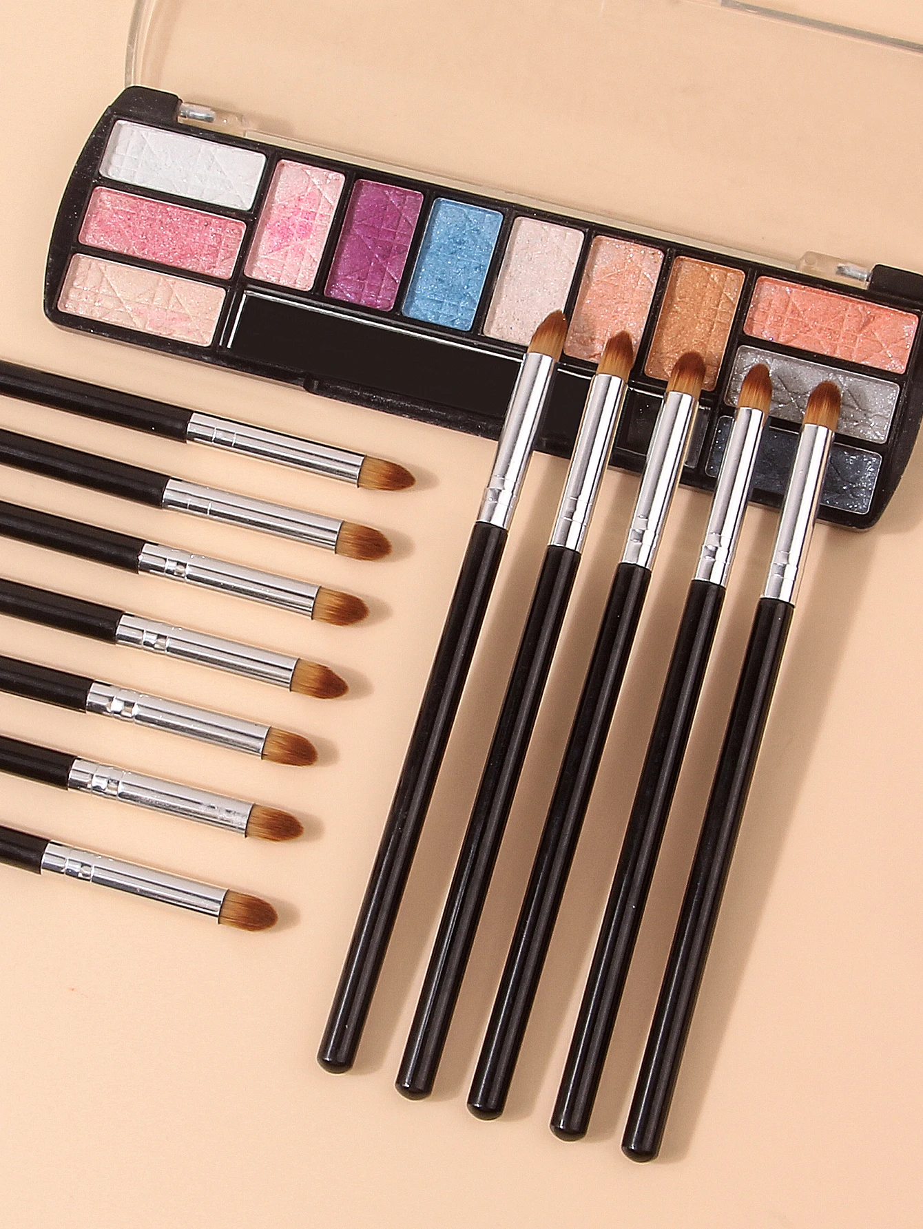 12本の尖った多機能アイメイクブラシセット - コンシーラー、アイシャドウブレンド＆ディテールブラシ、ポータブル美容ツール