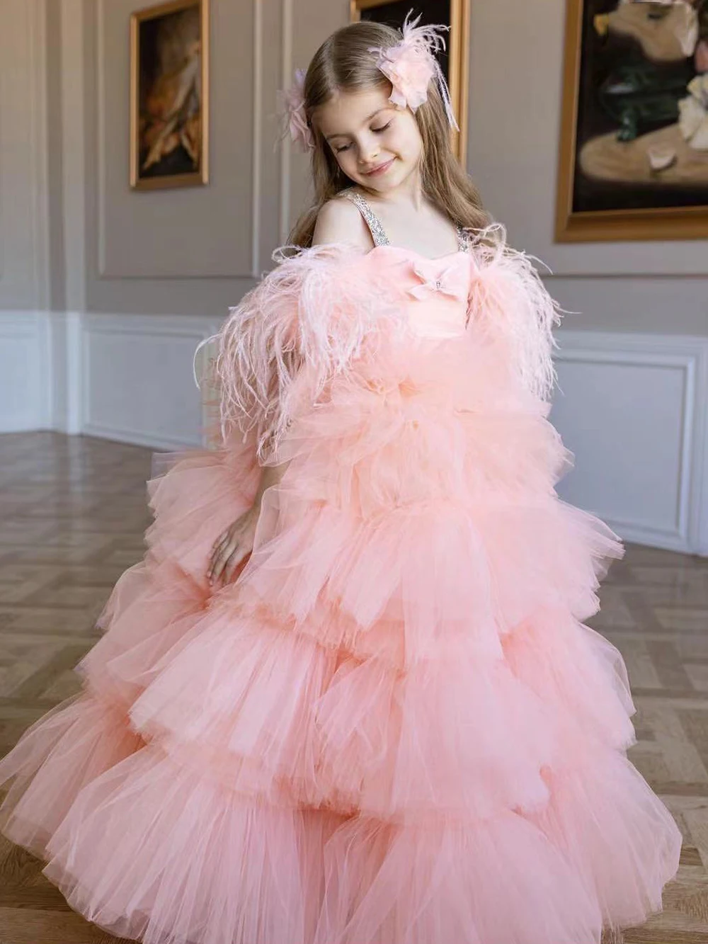 

Flower Girl Dress For Wedding Puffy Tulle Feathers Layered Ruffles Elegant Princess Little Girl First Communion Ball Gowns