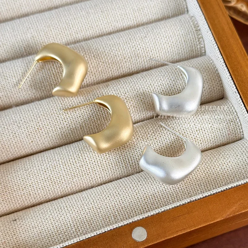 Brushed Metal Geometric Stud Earrings Vintage Chic Fashion Sense Unique Lightweight Hypoallergenic for Women Girls Daily Wear