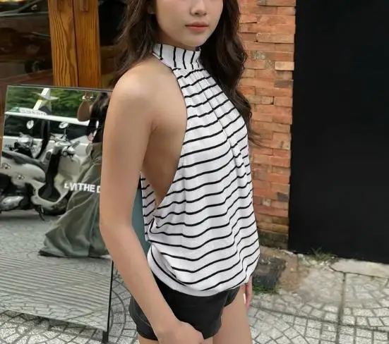 

Summer Classic Y2K Trendy Sexy Style Black and White Striped Print Half High Neck Backless Design Sleeveless Hanging Neck Vest