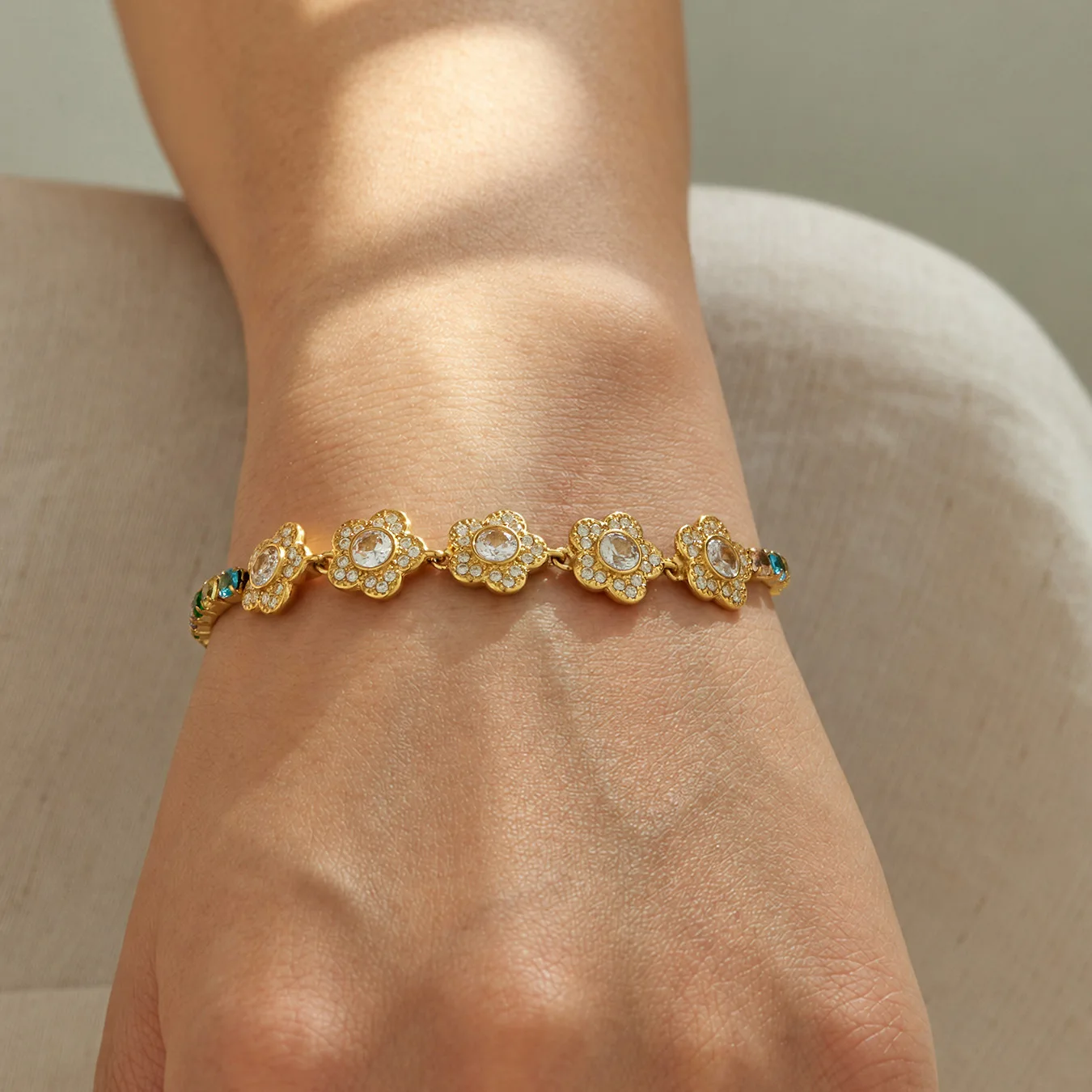 Voller Farbiger CZ-Armreif Tennis-Armbänder Zirkon-Blumen-Armband 18k Vergoldete Edelstahl-Kettenarmbänder für Damen – Detail 3