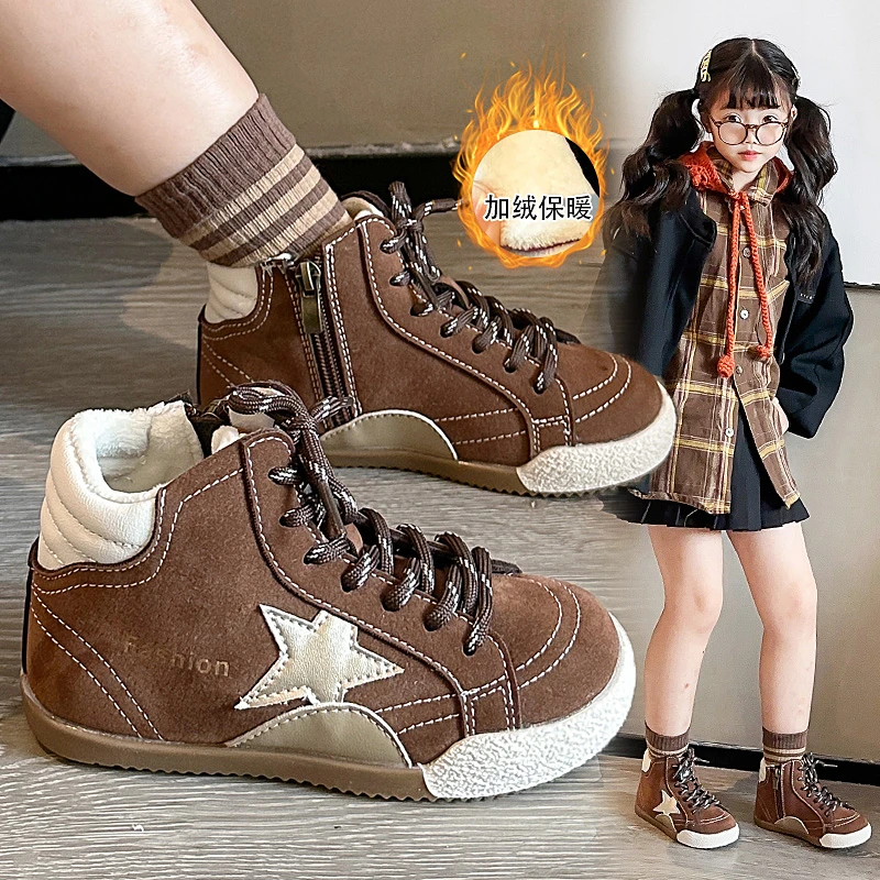 أحذية رياضية للأطفال 2025 خريف شتاء مبطن بالصوف مضاد للانزلاق الدفء الكورية موضة جديدة صبي بنات أحذية رياضية في الهواء الطلق