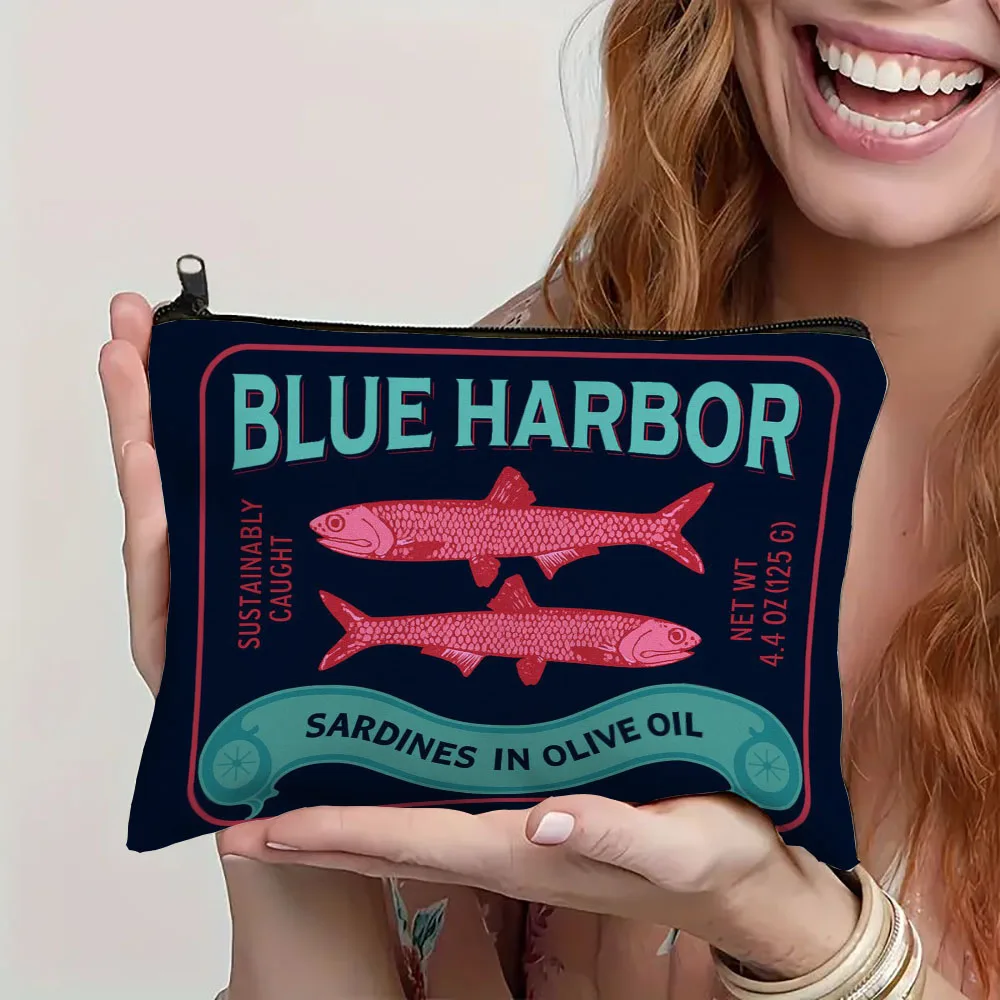 

Мини-косметичка в форме сардин, клатч с изображением консервированной рыбы, модная мини-сумка в виде сардин, мини-сумка на молнии с сардинами, ретро-пенал