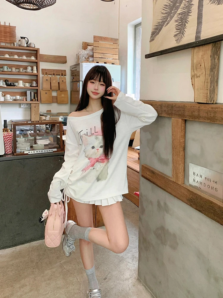 Słodka i pikantna dziewczyna - nadruk, bluzka z jednym ramieniem, długa koszulka damska, luźna, wyszczuplająca bluzka bazowa na wiosnę i jesień.