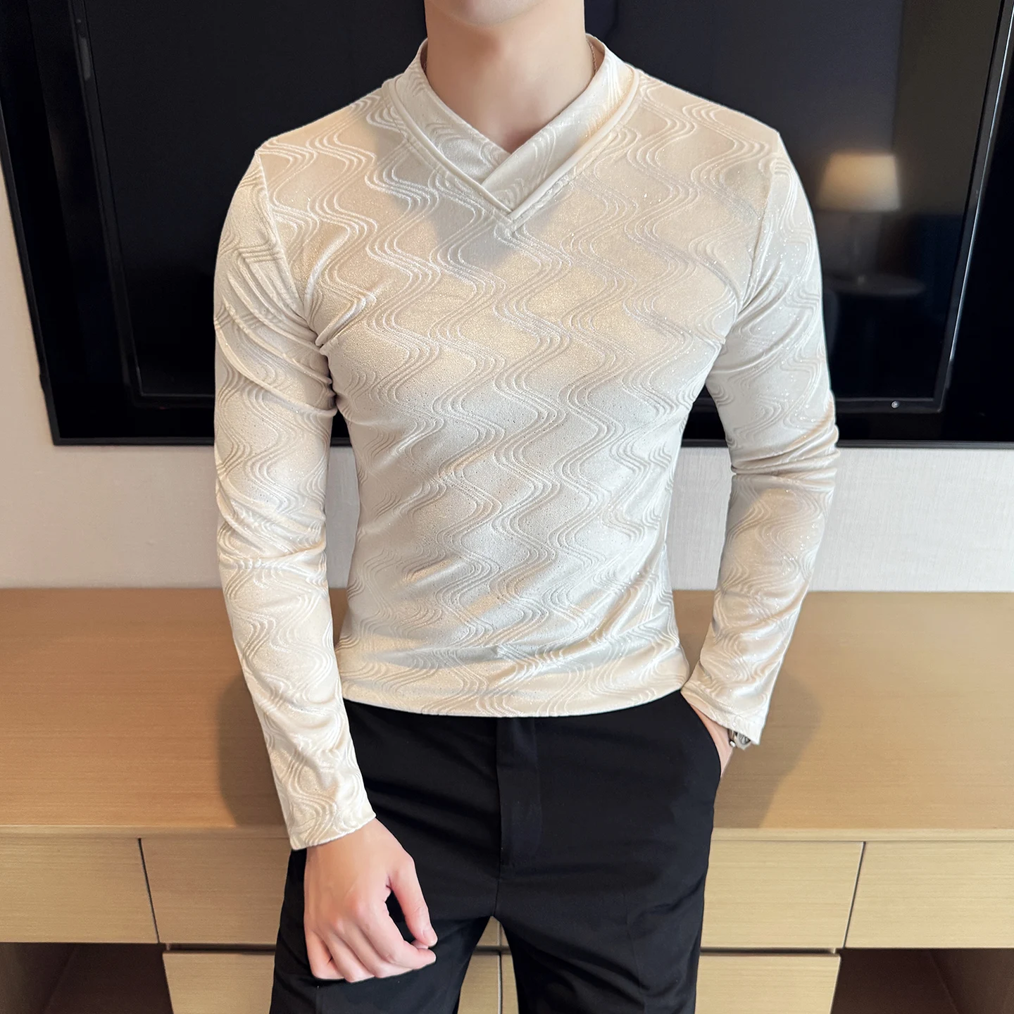 Ripple Pattern Velvet T-Shirts Men Korean Fashion Winter V Neck Long Sleeve Men's T Shirt Slim Fit Casual Elegant Tees Homme 4XL
